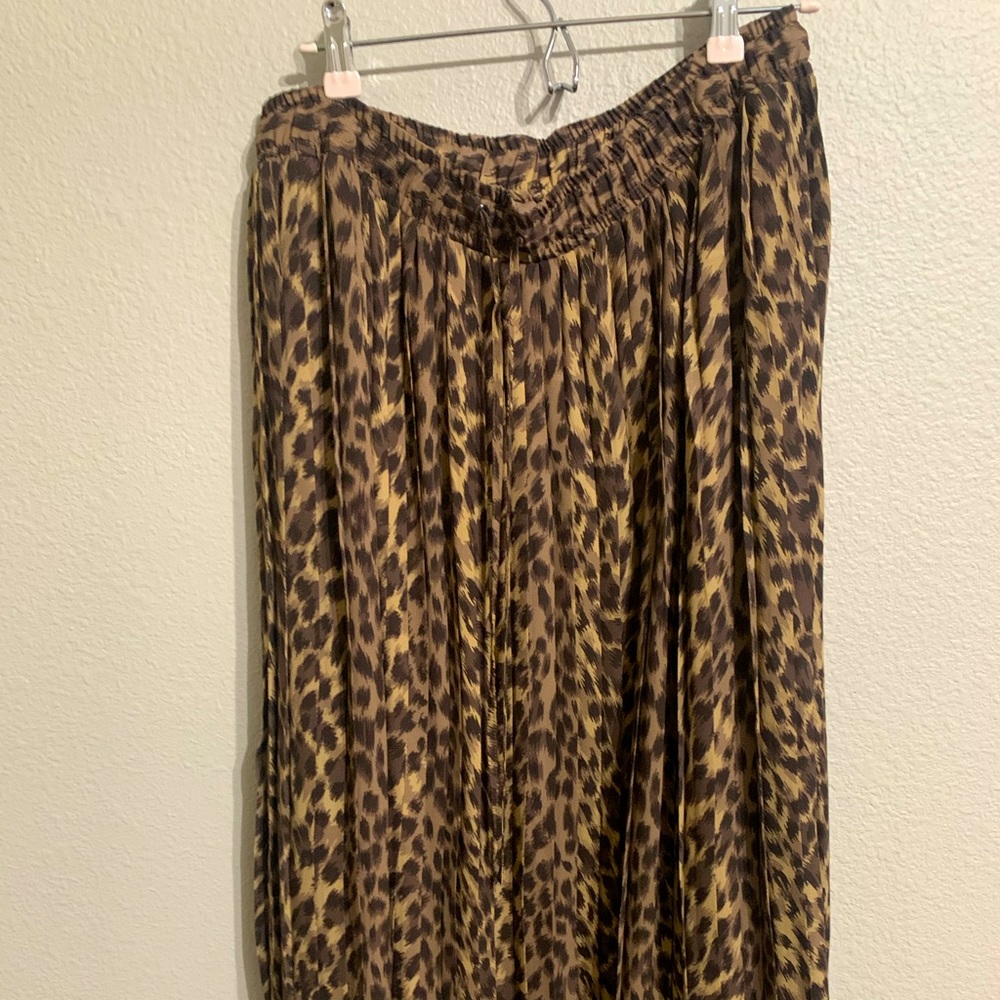 Pleaded cheetah print long skirt